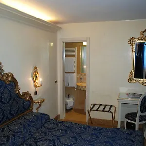 https://hotel-dependance-vecellio.hotelinveneto.com